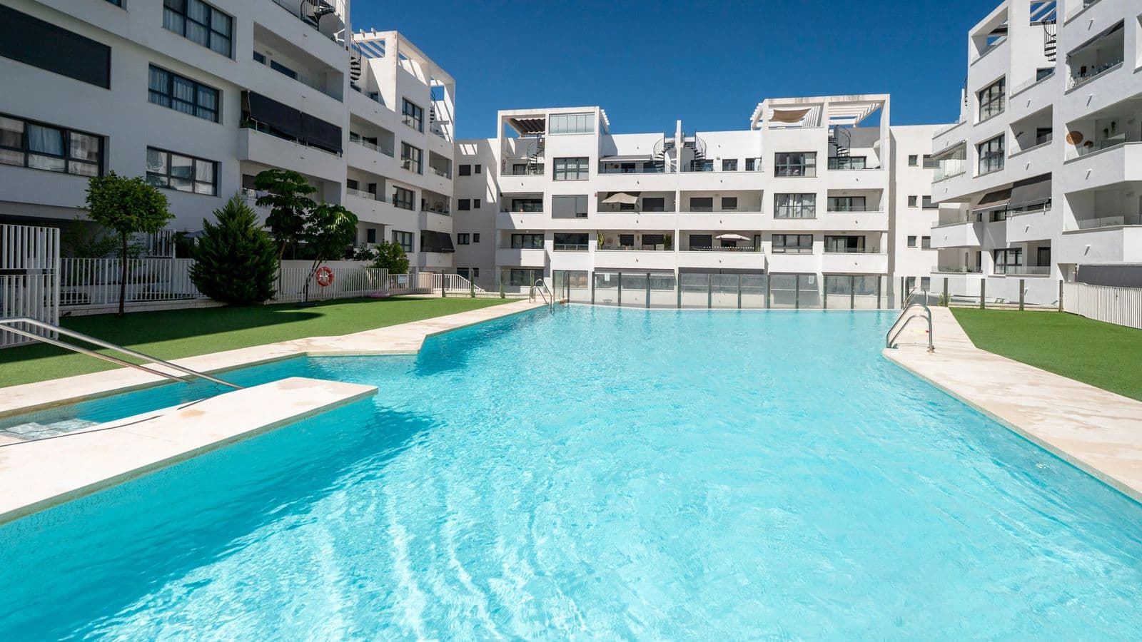 Two bedroom apartment in Estepona Gardens