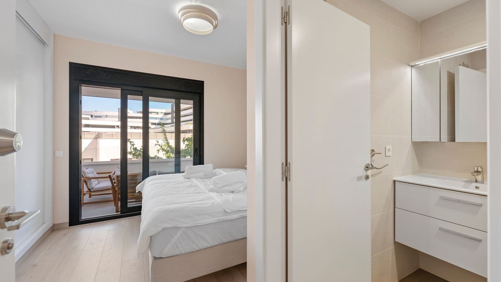 Two bedroom apartment in Estepona Gardens 8