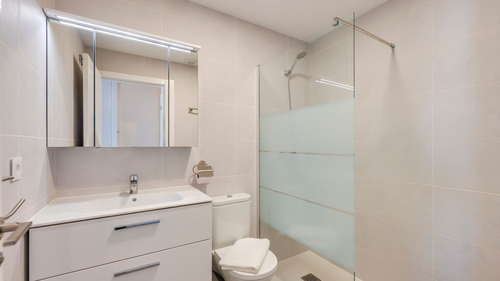 Two bedroom apartment in Estepona Gardens 9