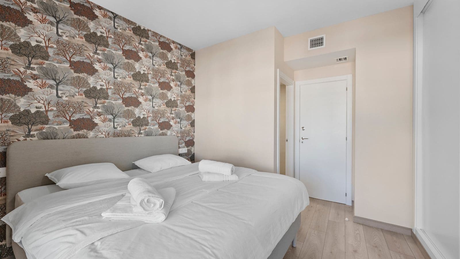 Two bedroom apartment in Estepona Gardens 10