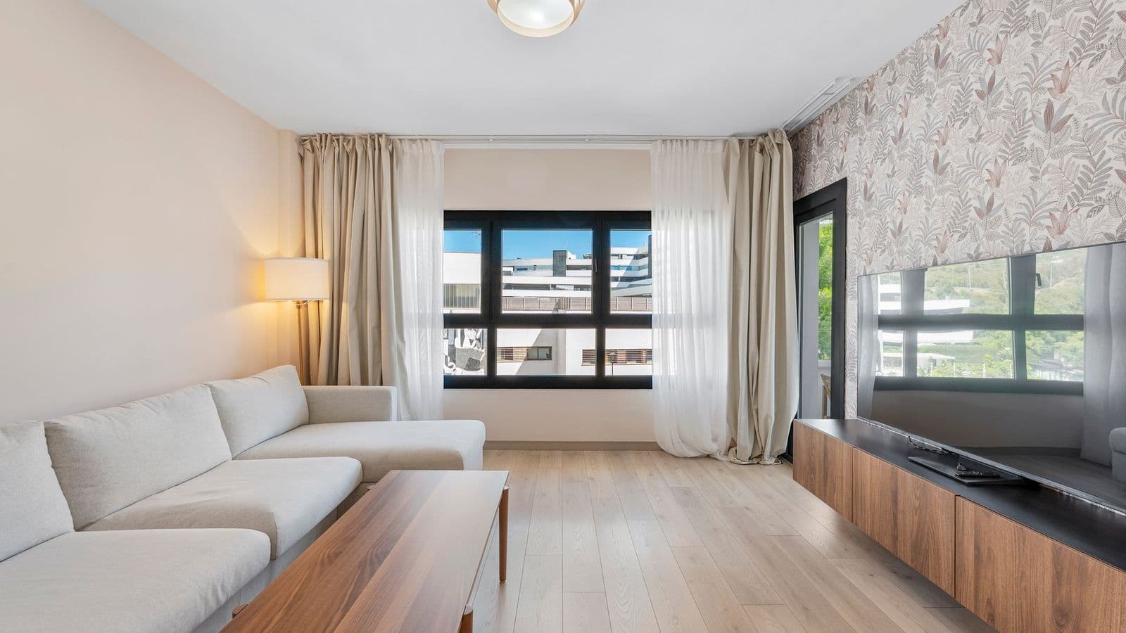 Two bedroom apartment in Estepona Gardens 12