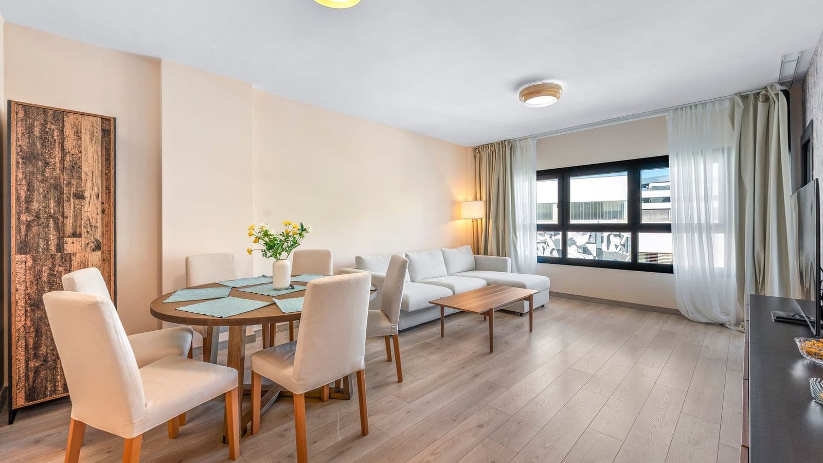 Two bedroom apartment in Estepona Gardens 13