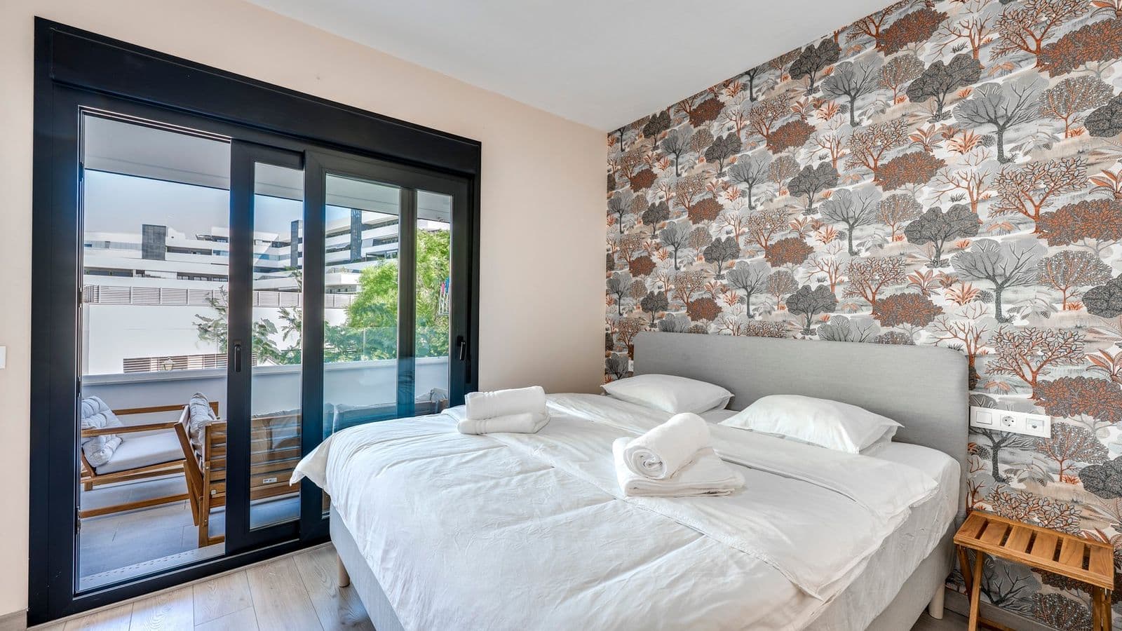 Two bedroom apartment in Estepona Gardens 14