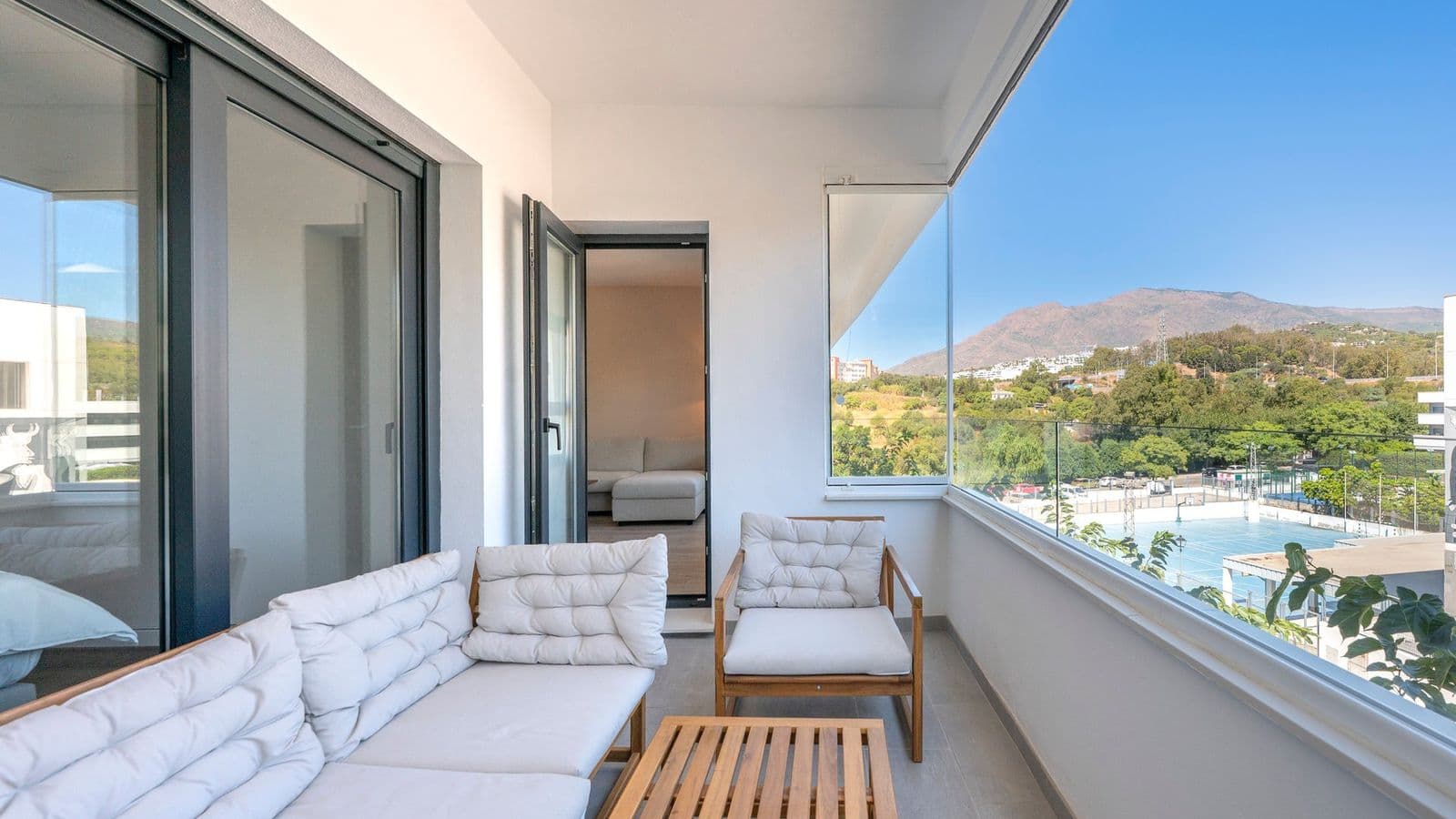 Two bedroom apartment in Estepona Gardens 15