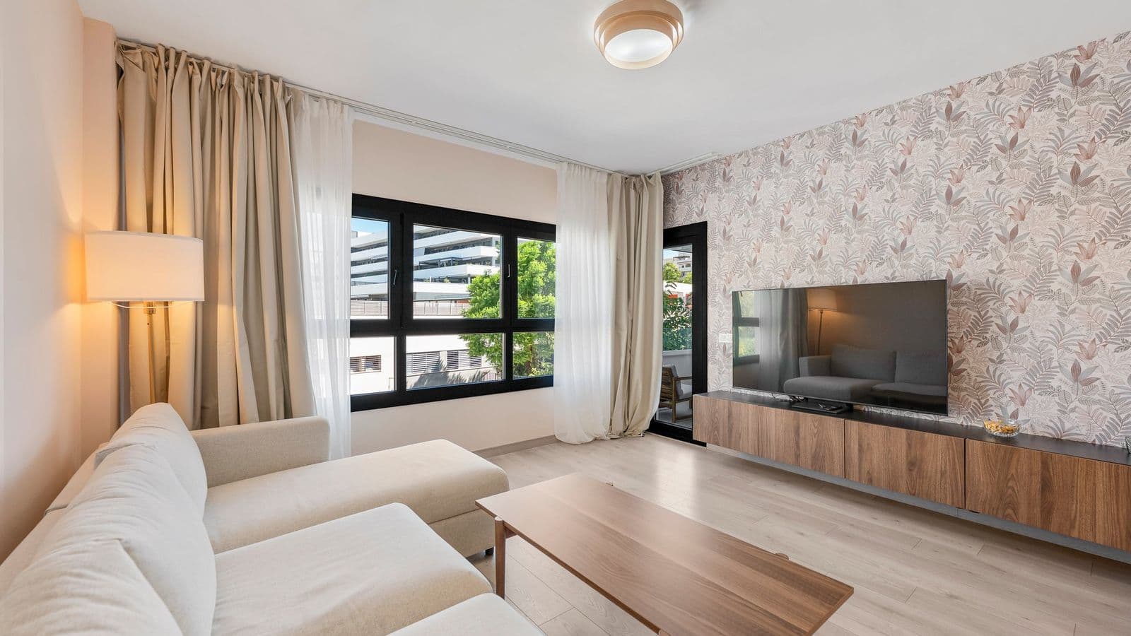 Two bedroom apartment in Estepona Gardens 17