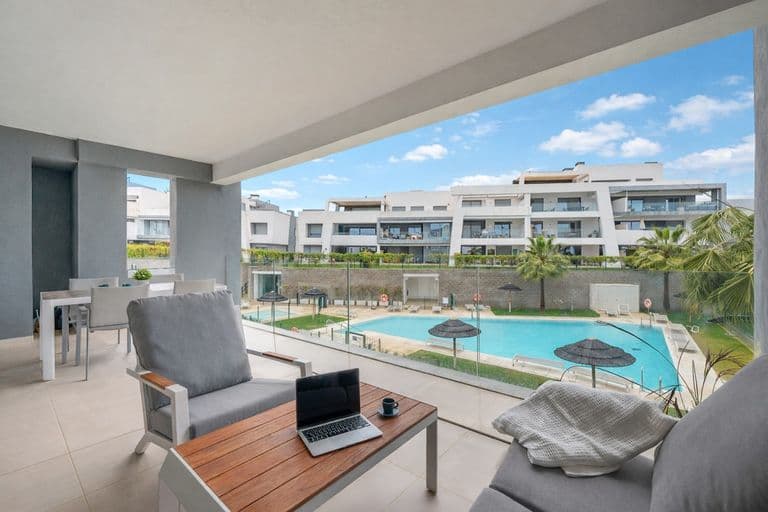 Spacious Garden Apartment with Balcony by Caseo 6