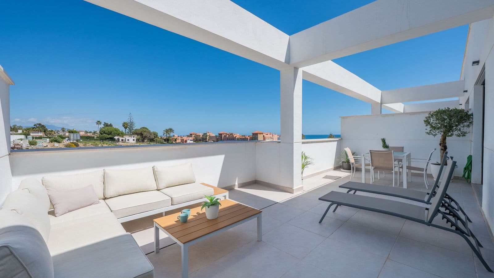 Bright Apartment with Private Terrace by Caseo 7