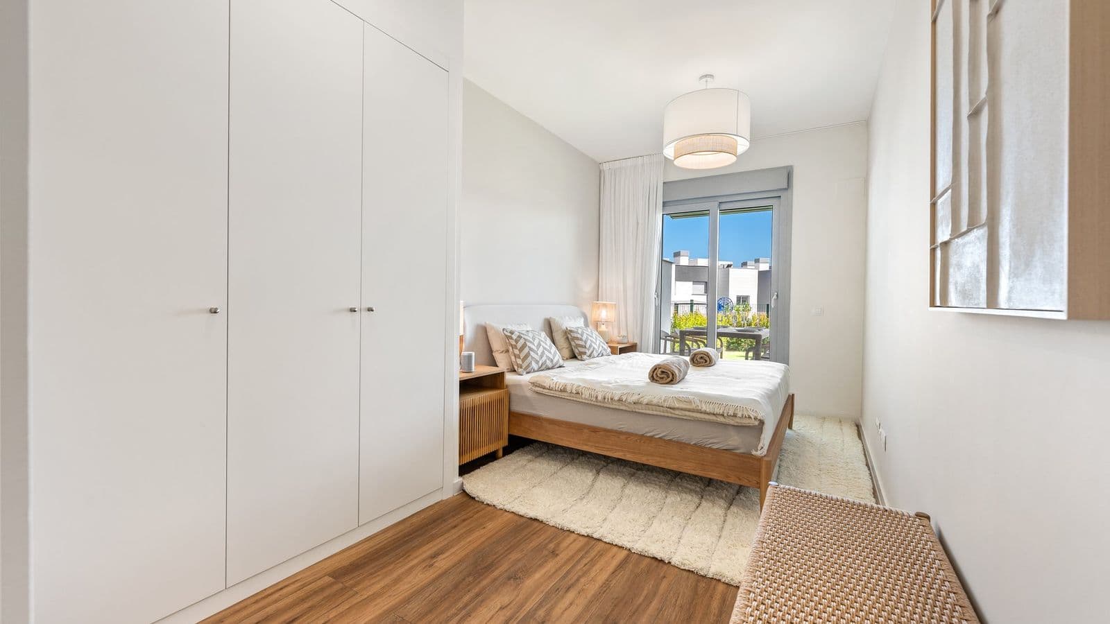 Stylish apartment with garden and sea views 6