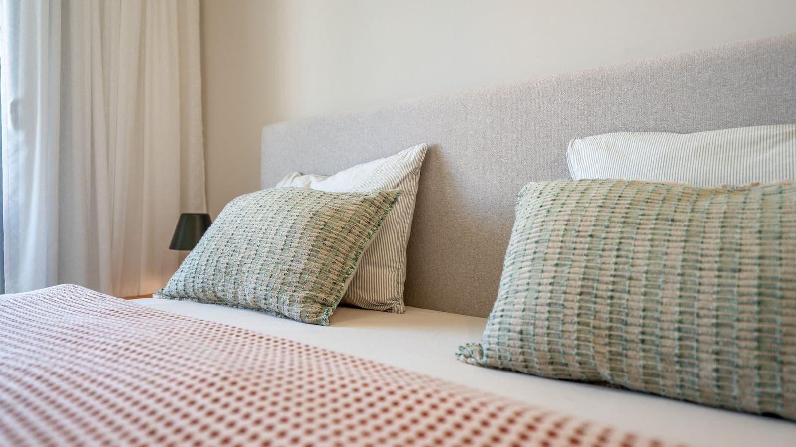 Stylish apartment with garden and sea views 8