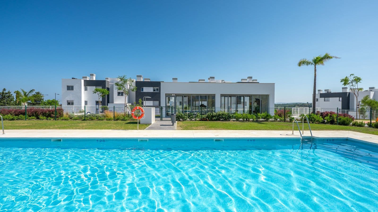Stylish apartment with garden and sea views 15