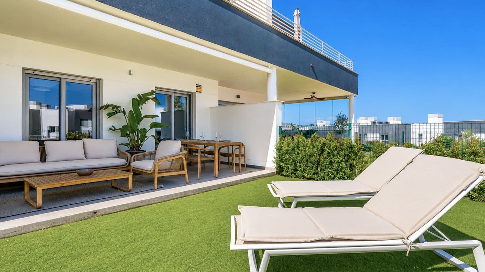 Stylish apartment with garden and sea views 19