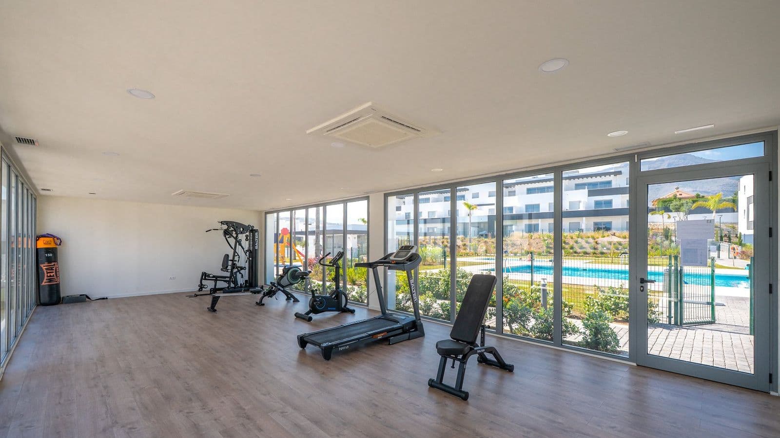 Stylish apartment with garden and sea views 31