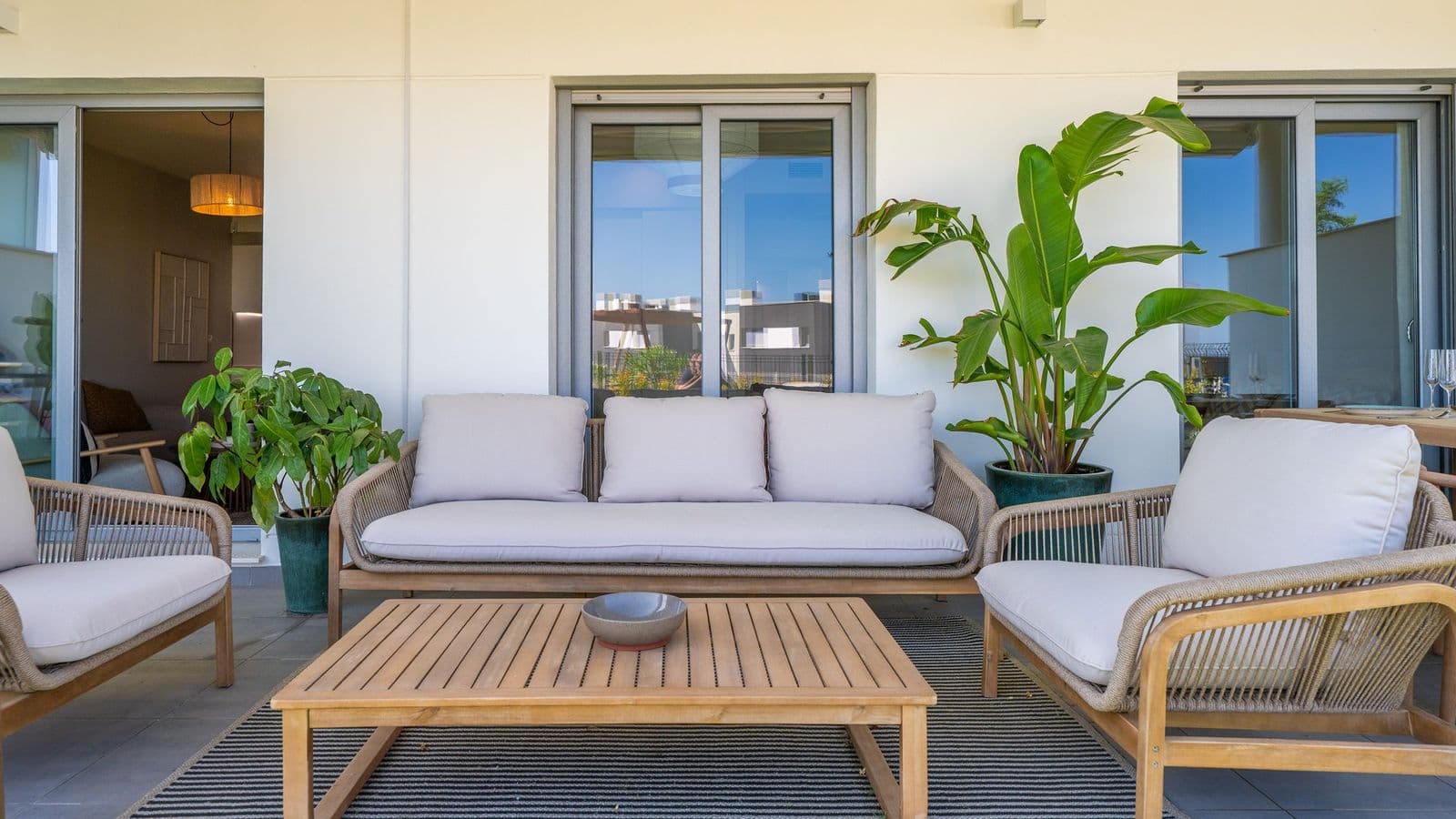 Stylish apartment with garden and sea views 34