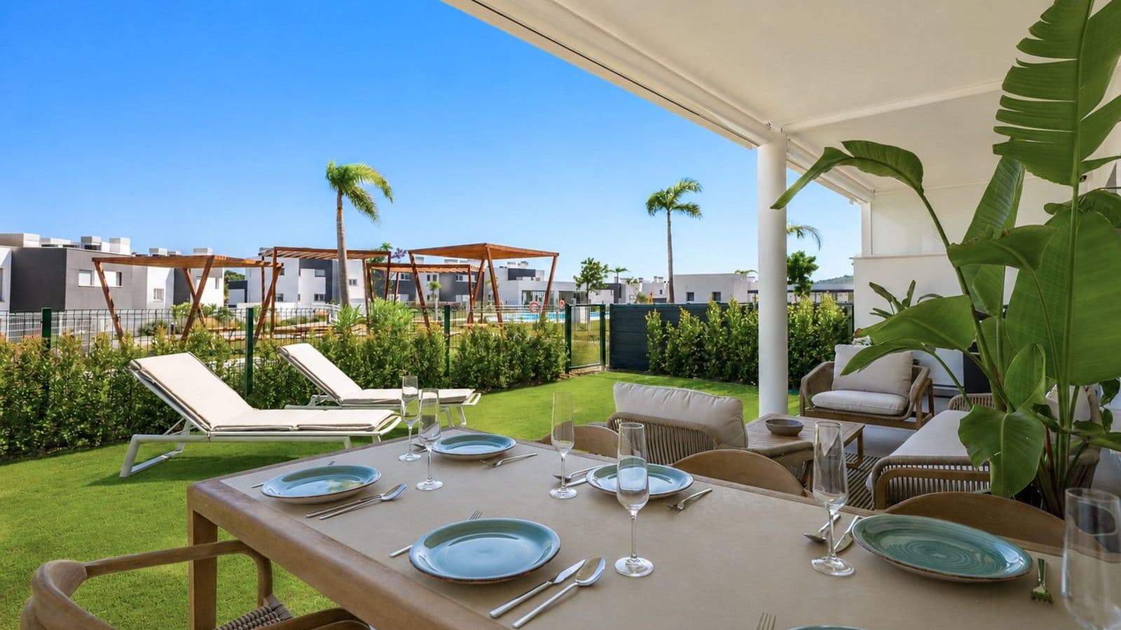 Stylish apartment with garden and sea views 37