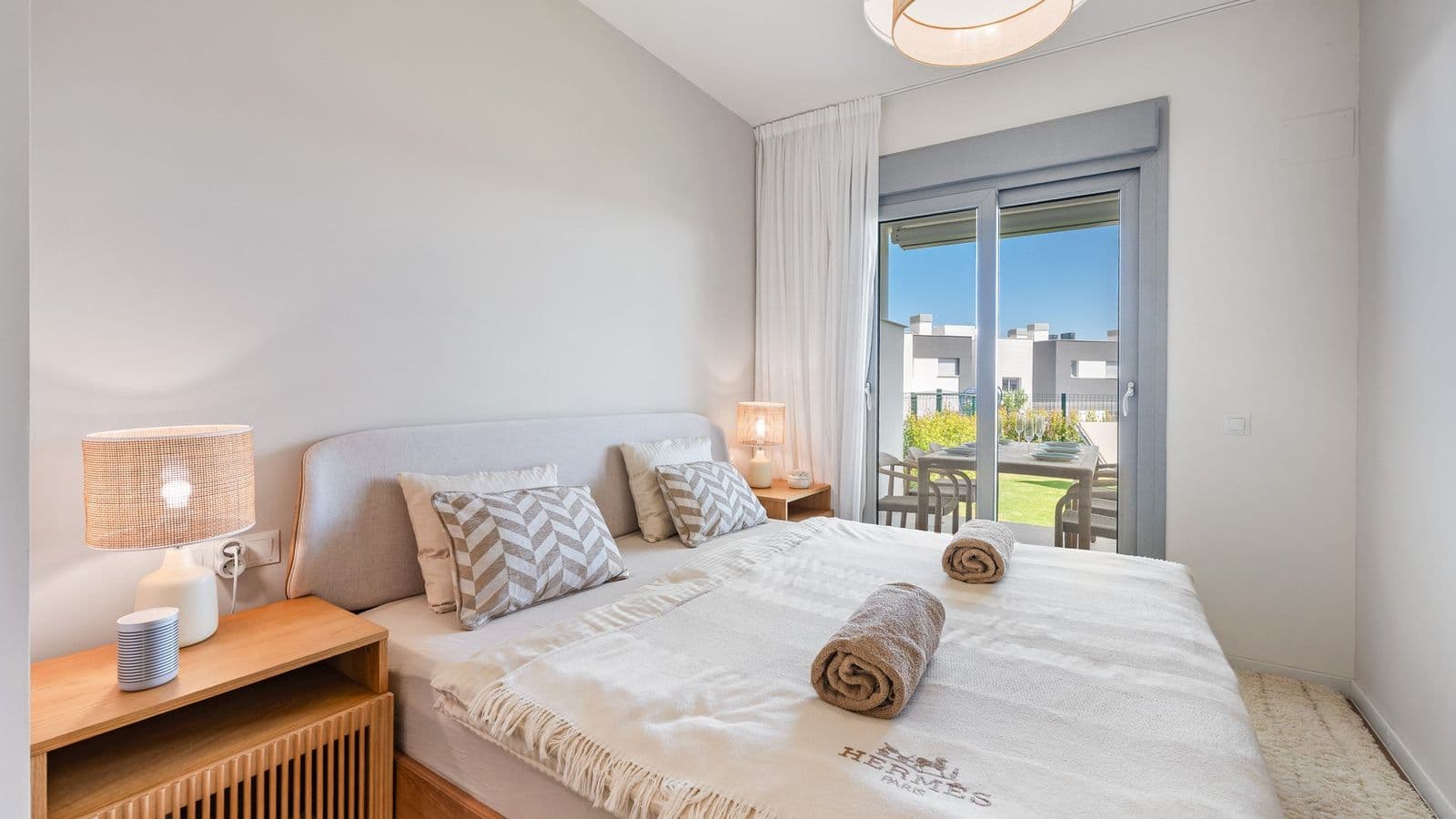 Stylish apartment with garden and sea views 38